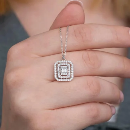 Baget ve Pırlanta Işıltılı Gümüş Kolye Modeli