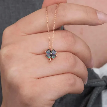 Yonca Gümüş Kolye